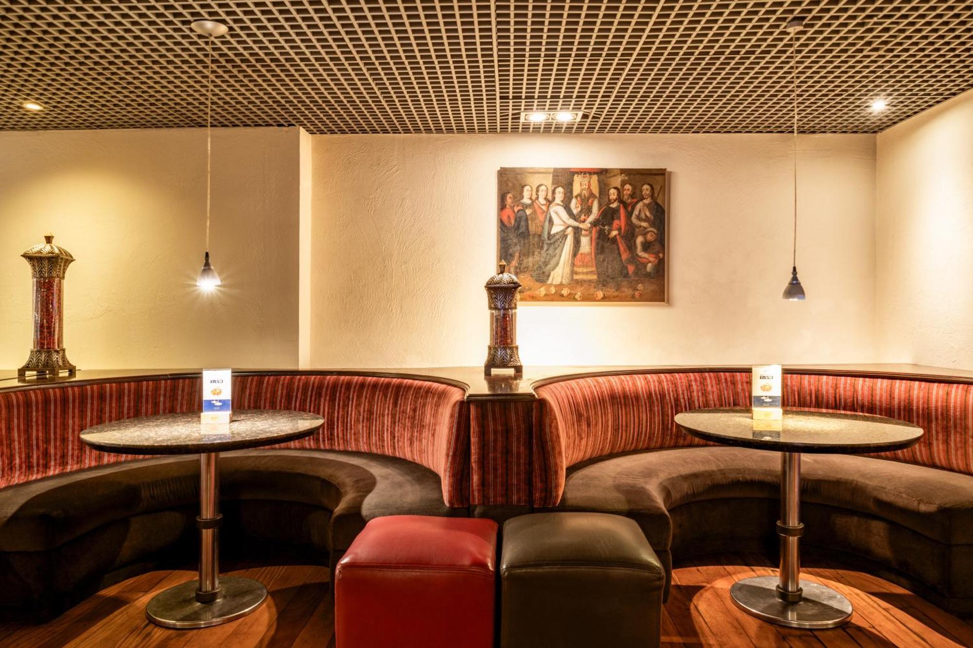 ホテル カーサ アンディーナ プレミウム ミラフローレス リマ エクステリア 写真 Interior of a typical restaurant