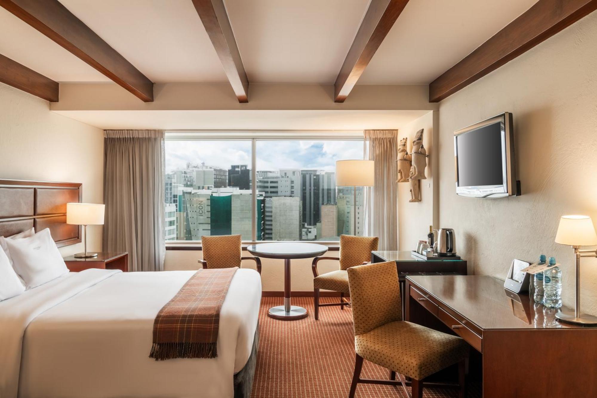 ホテル カーサ アンディーナ プレミウム ミラフローレス リマ エクステリア 写真 A guest room at the Four Seasons Hotel, Lima