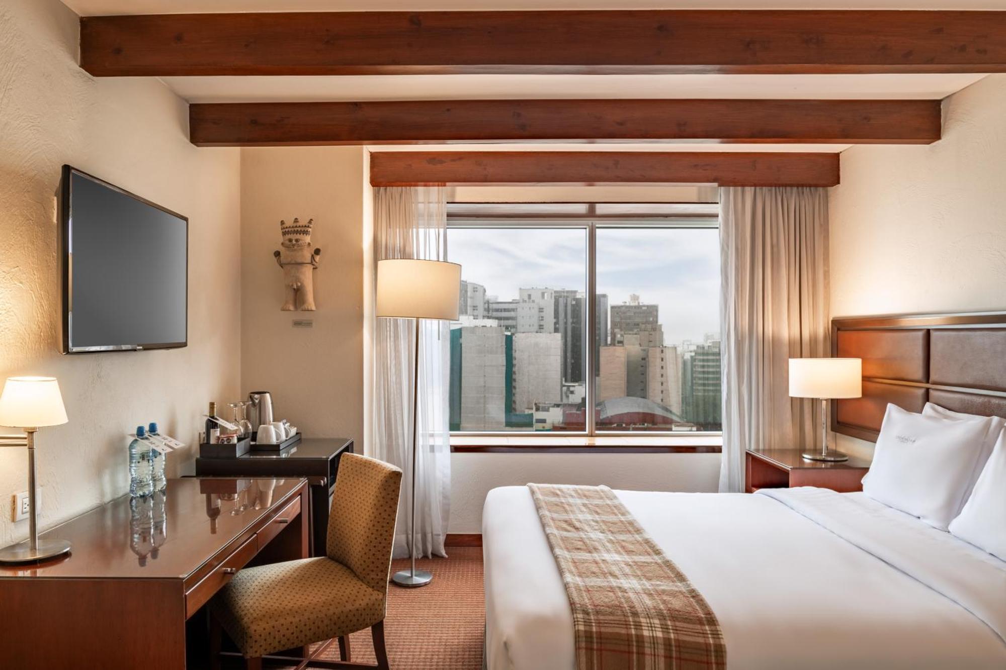 ホテル カーサ アンディーナ プレミウム ミラフローレス リマ エクステリア 写真 A guest room at the InterContinental Santiago
